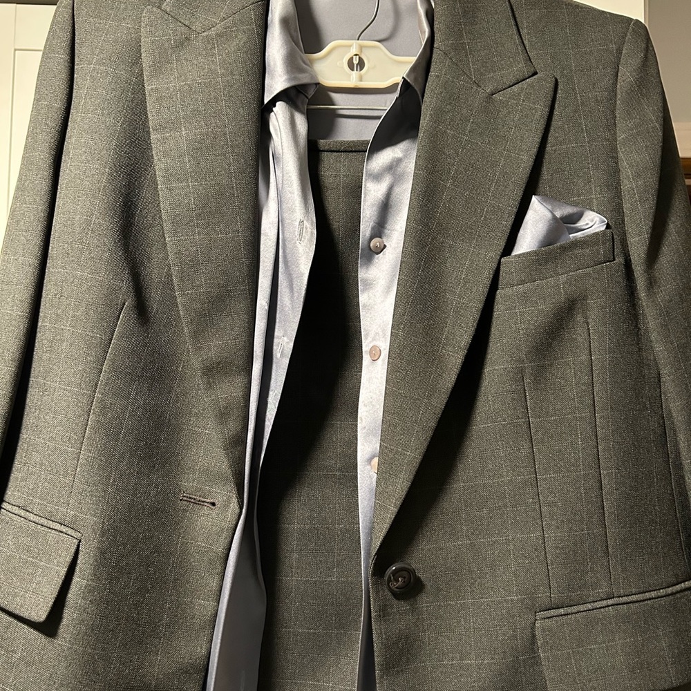 Business professional Kasper shirt suit with blouse and pocket hankie